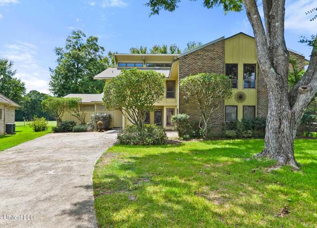Property at 687 Oahu St, Diamondhead, MS 39525, 4 beds, 3.5 baths