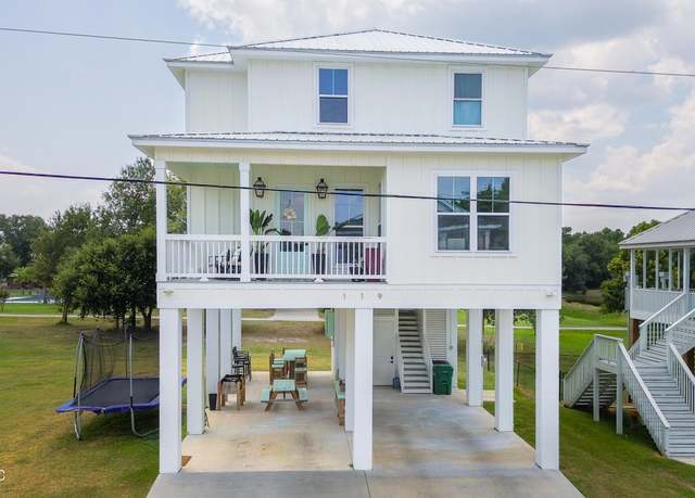 Property at 119 Market St, Waveland, MS 39576, 4 beds, 2.5 baths