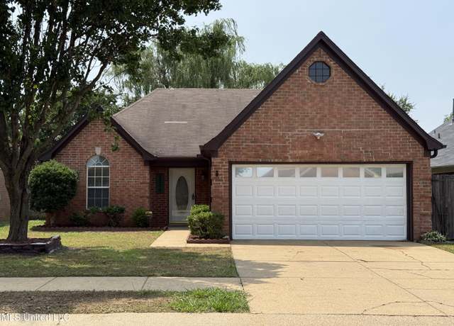 Property at 8373 Clubview Drive Dr, Olive Branch, MS 38654, 3 beds, 2 baths
