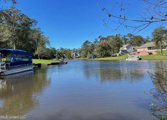 Property at 902 E Lakeshore Dr, Carriere, MS 39426