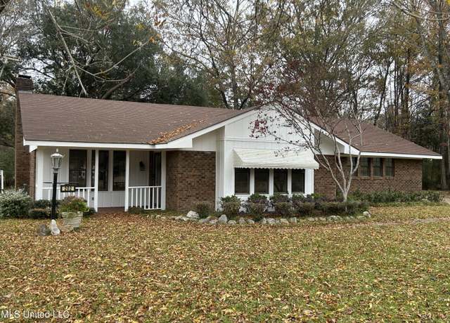 Property at 202 Tangelwood Rd, Natchez, MS 39120, 3 beds, 2 baths