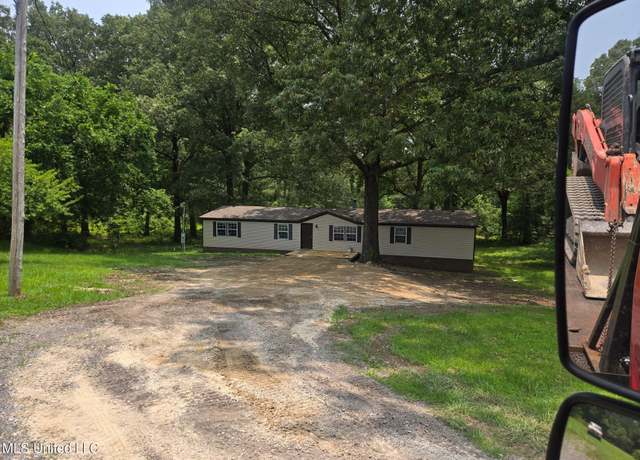 Property at 10752 Honey Ridge Dr, Hernando, MS 38632, 4 beds, 2 baths