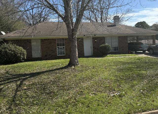 Property at 2490 Oak Grove Ln, Jackson, MS 39212, 3 beds, 2 baths