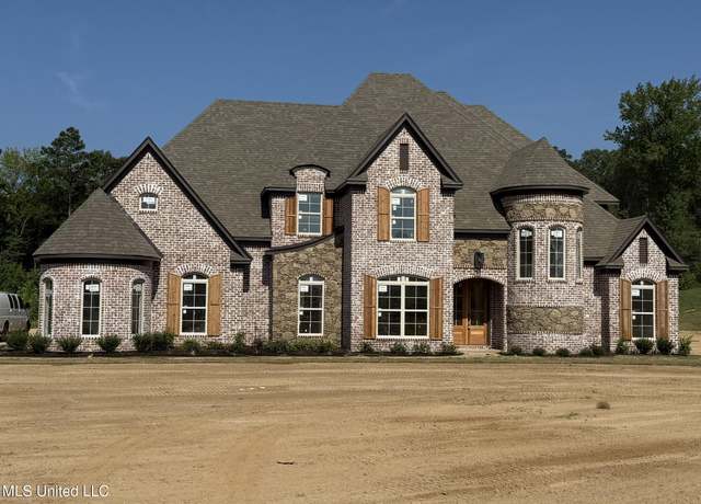 Property at 500 Poplar Ln, Holly Springs, MS 38635, 5 beds, 4 baths