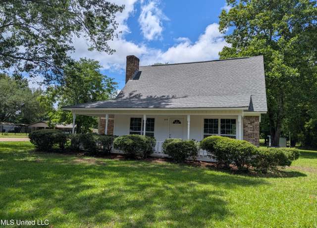 Property at 3519 N Liberty St, Canton, MS 39046, 3 beds, 2.5 baths