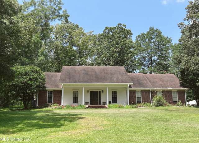 Property at 224 W Petros Rd, Pearl, MS 39208, 4 beds, 2 baths