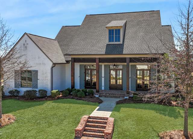 Property at 342 Lake Village Dr, Madison, MS 39110, 5 beds, 4 baths