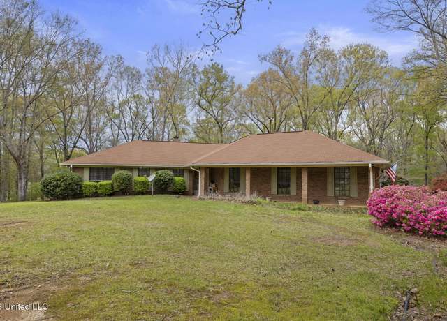 Property at 107 Hickory Hills Dr, Clinton, MS 39056, 3 beds, 2 baths