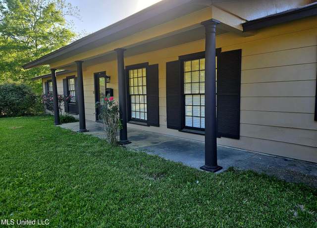 Property at 1450 Springdale Dr, Jackson, MS 39211, 4 beds, 3 baths