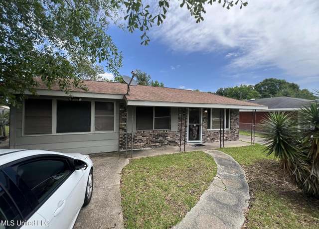 Property at 3718 Anita St, Gulfport, MS 39501, 3 beds, 2 baths