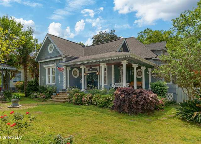 Property at 303 Walnut St, Hattiesburg, MS 39401, 4 beds, 3.5 baths