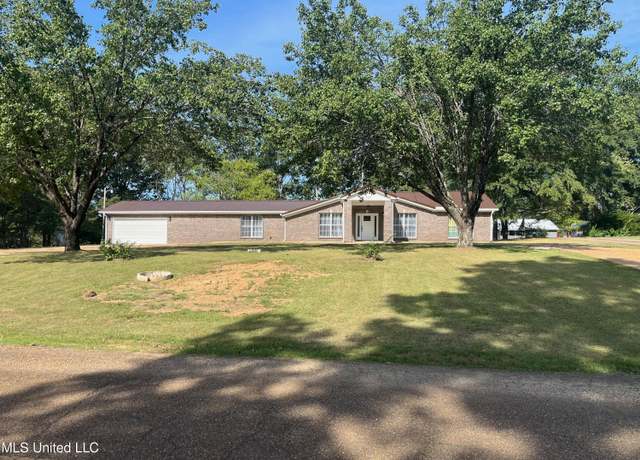 Property at 209 Elm Rd, Batesville, MS 38606, 3 beds, 3 baths