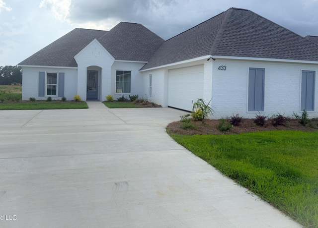 Property at 433 Aurora Cir, Canton, MS 39046, 4 beds, 3 baths