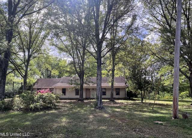 Property at 2339 N Pine Lea Dr, Jackson, MS 39209, 3 beds, 3 baths