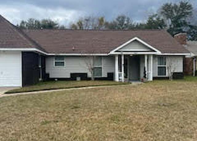 Property at 888 Carolee Cir, Biloxi, MS 39532, 3 beds, 2.5 baths
