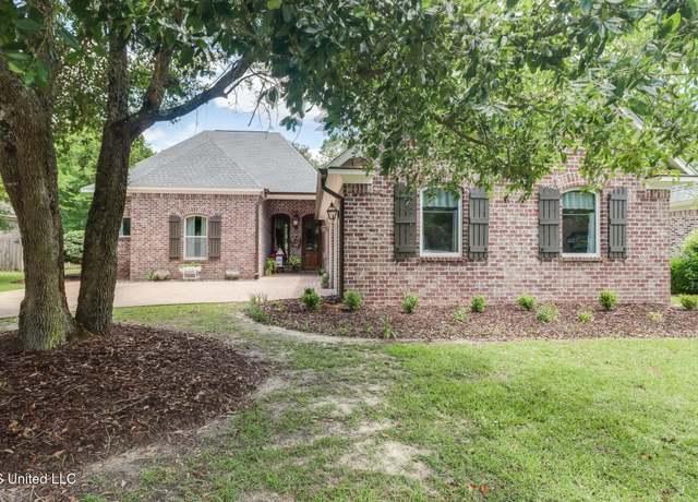 Property at 7046 Rolling Green Dr, Pass Christian, MS 39571, 3 beds, 2.5 baths
