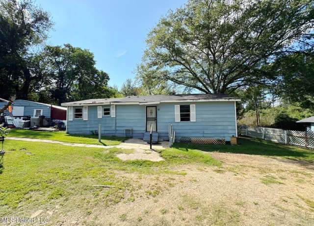 Property at 220 Pin Oak Dr, Jackson, MS 39213, 3 beds, 1.5 baths
