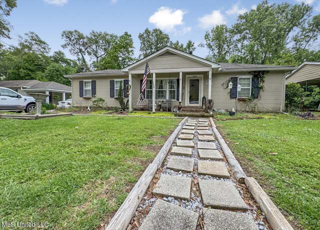 Property at 1802 Robinson St, Natchez, MS 39120, 3 beds, 2 baths
