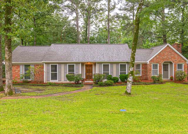 Property at 215 Swallow Dr, Brandon, MS 39047, 4 beds, 2 baths