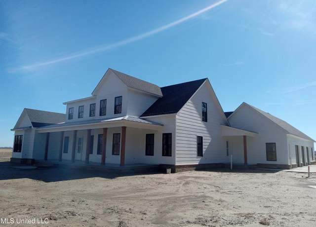 Property at 1400 Bayou Dr, Indianola, MS 38751, 6 beds, 5.5 baths