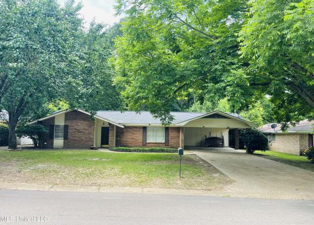 Property at 111 Brookfield Dr, Natchez, MS 39120, 3 beds, 2 baths