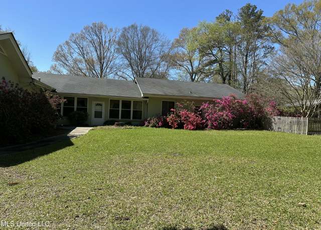 Property at 220 Lower Woodville Rd, Natchez, MS 39120, 4 beds, 3 baths