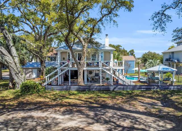 Property at 100 Barkley Dr, Pass Christian, MS 39571, 3 beds, 2.5 baths