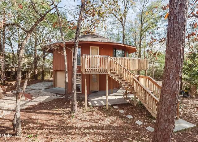 Property at 7952 Hapuna Pl, Diamondhead, MS 39525, 3 beds, 2 baths