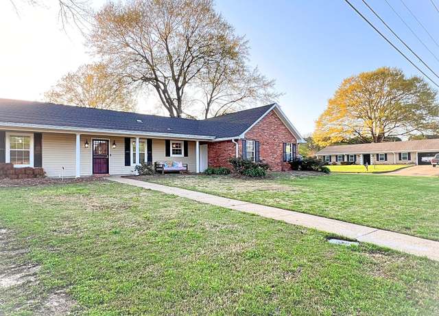 Property at 925 Sycamore St, Grenada, MS 38901, 3 beds, 2 baths