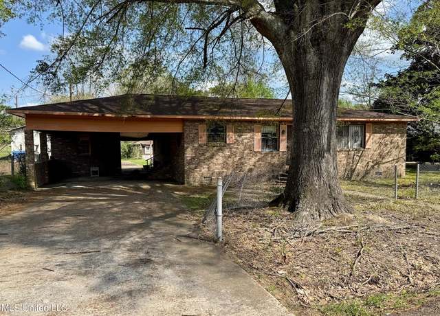 Property at 17 Mazique Ln, Natchez, MS 39120, 3 beds, 1.5 baths