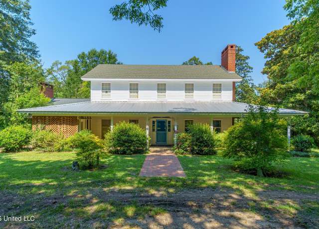 Property at 627 Cole Rd, Hattiesburg, MS 39402, 5 beds, 3.5 baths
