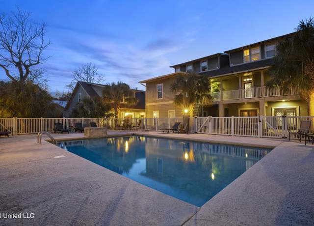Property at 922 Porter Ave #211, Ocean Springs, MS 39564, 1 bed, 1.5 baths