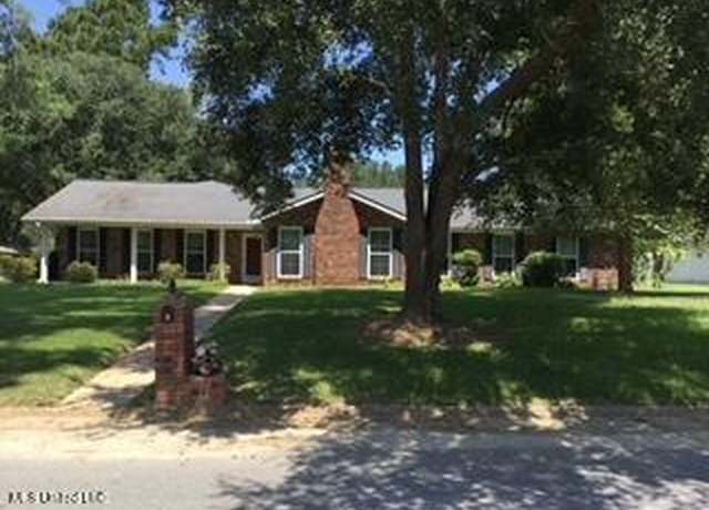 Property at 2 Summerfield Pl, Natchez, MS 39120, 4 beds, 3 baths