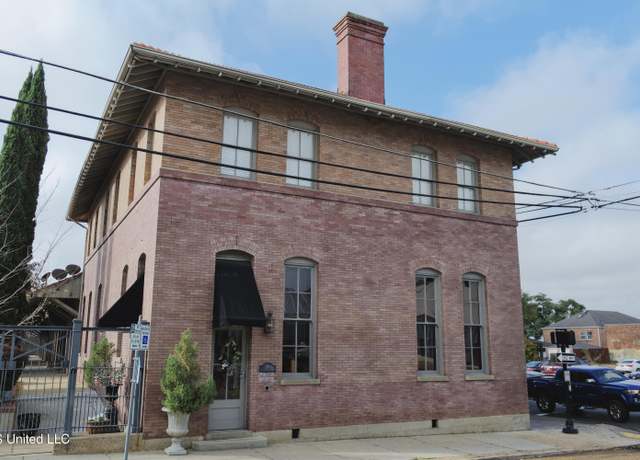 Property at 200 State St Unit 2a, Natchez, MS 39120, 1 bed, 1.5 baths