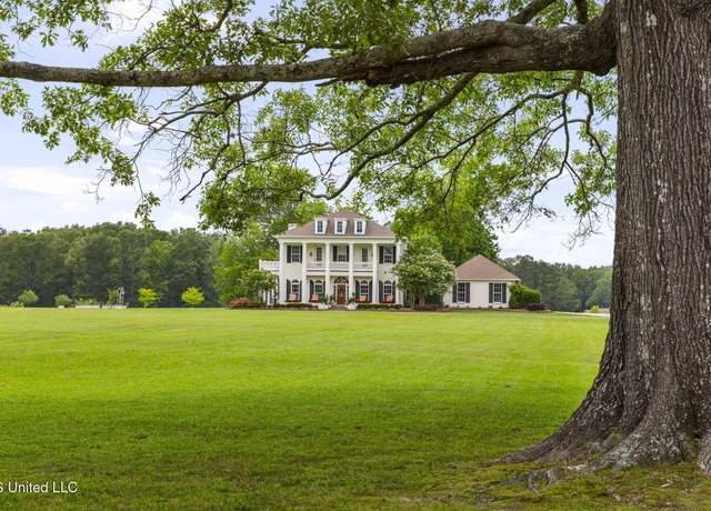 Property at 1053 Woodbridge Dr, Brandon, MS 39047, 5 beds, 4.5 baths