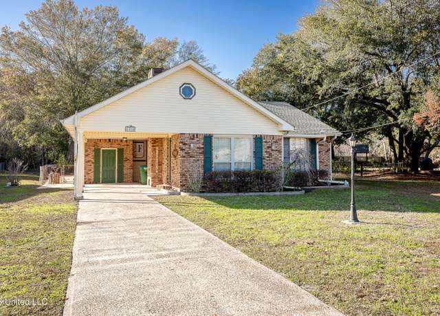 Property at 1315 Martin St, Pascagoula, MS 39581, 3 beds, 2 baths