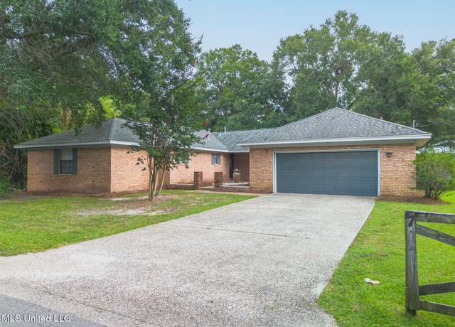 Property at 7 Keyser Ln, Gulfport, MS 39507, 3 beds, 2.5 baths