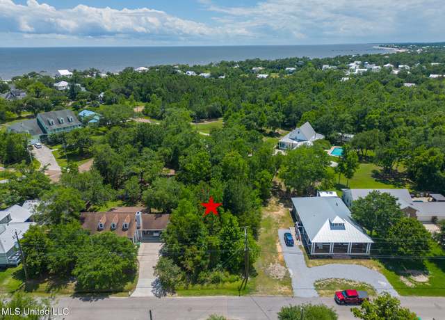 Property at 212 Bay Oaks Dr, Bay Saint Louis, MS 39520