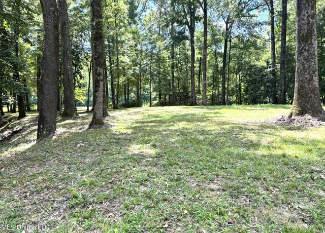 Property at 46 Fairway Dr, Natchez, MS 39120