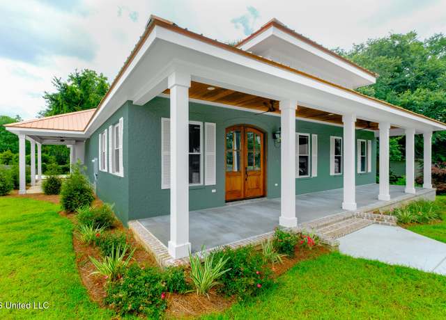 Property at 5 Hanging Oak Cir, Gulfport, MS 39507, 3 beds, 2.5 baths