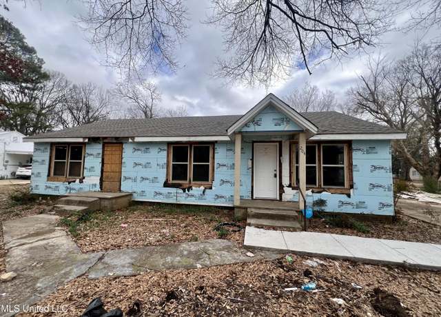 Property at 204 Deaton St, Batesville, MS 38606, 3 beds, 1 bath