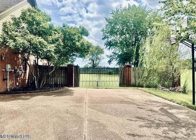 Property at 4985 Bobo Place Pl, Olive Branch, MS 38654, 5 beds, 3.5 baths