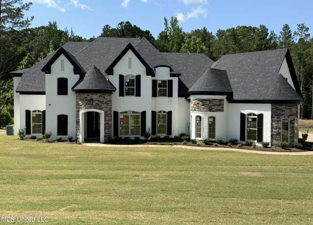 Property at 199 Poplar Ln, Holly Springs, MS 38635, 5 beds, 4.5 baths
