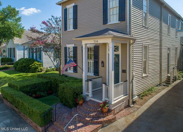 Property at 706 State St, Natchez, MS 39120, 3 beds, 3 baths
