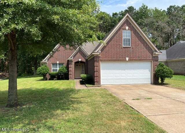 Property at 6230 Kingsview Dr, Horn Lake, MS 38637, 4 beds, 3 baths