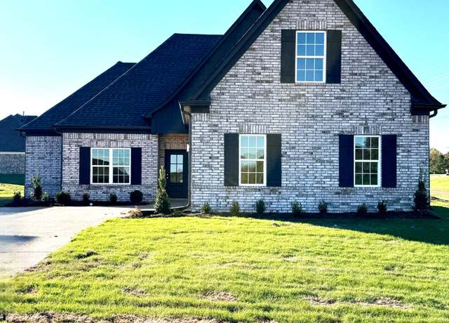 Property at 8955 Erin Banks Dr, Southaven, MS 38672, 4 beds, 2 baths