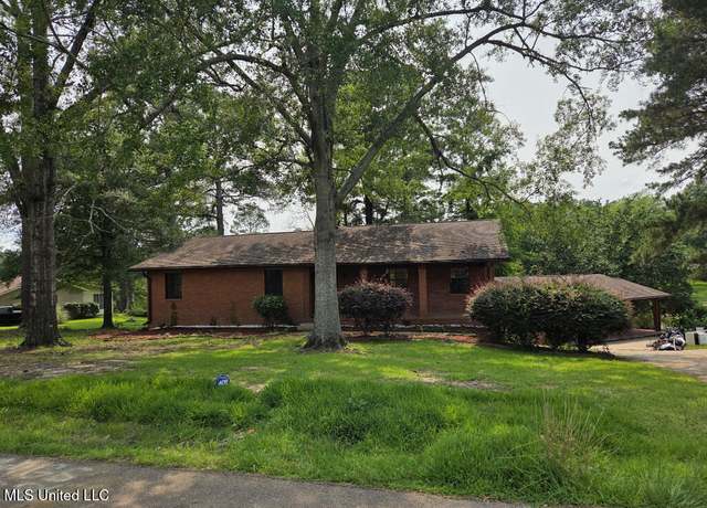 Property at 329 Arapaho Ln, Madison, MS 39110, 5 beds, 3.5 baths