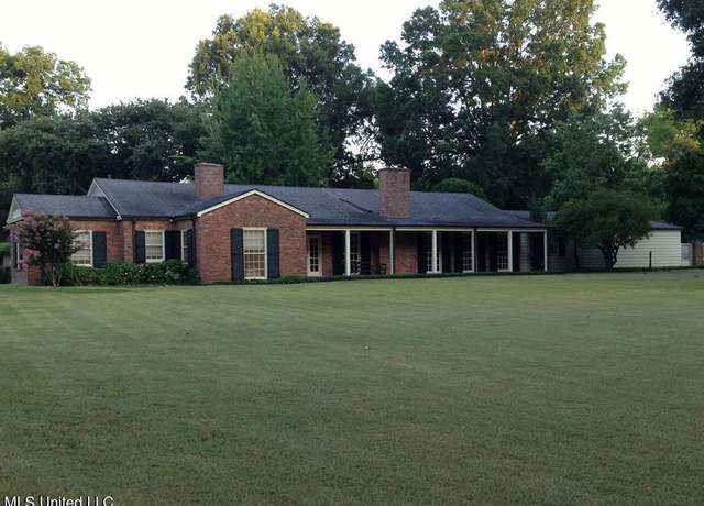 Property at 135 Bayou Rd Rd, Greenville, MS 38701, 4 beds, 3 baths