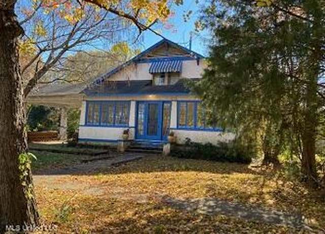 Property at 110 Catalpa St, Clarksdale, MS 38614, 6 beds, 5 baths