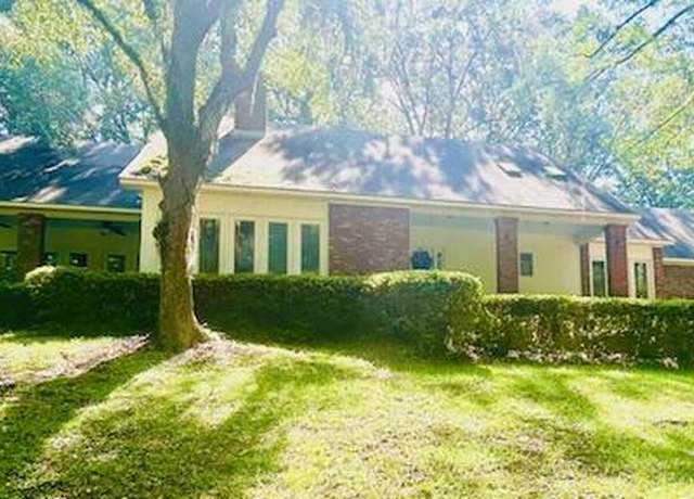 Property at 11 Aberdeen Rd, Natchez, MS 39120, 3 beds, 2.5 baths